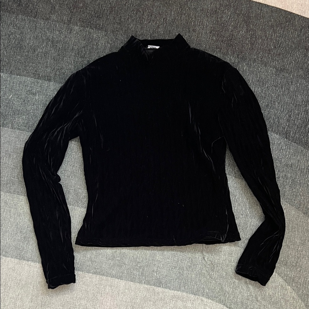 Chic Black Velvet Long Sleeve Top